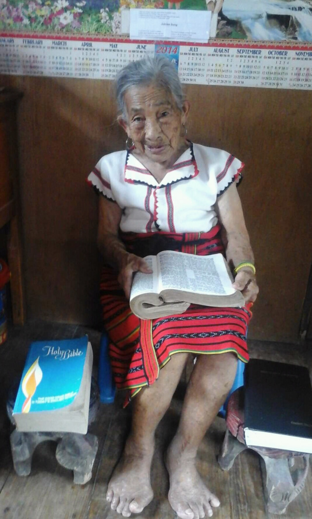 Bugan Datong reading the Holy Bible